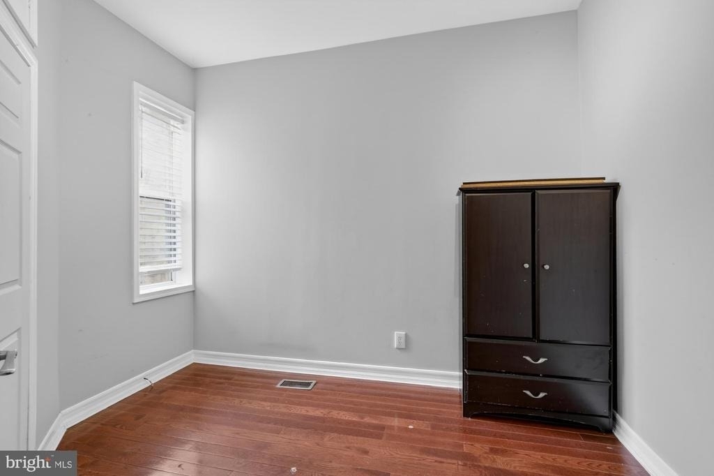 2319 E Somerset Street - Photo 17
