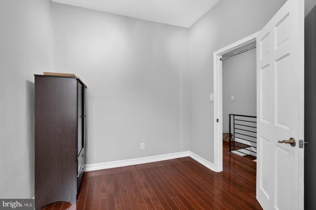 2319 E Somerset Street - Photo 19