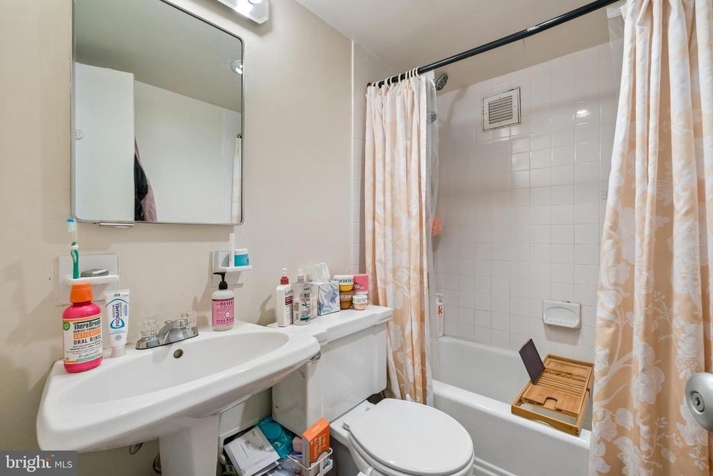 210 Locust Street - Photo 3