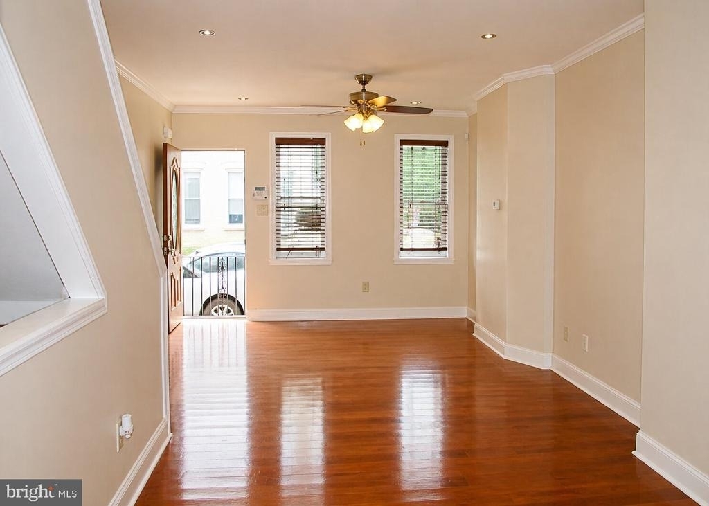 2415 W Seybert Street - Photo 2