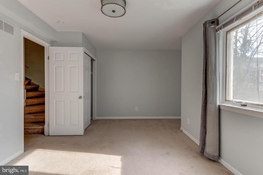 107 Montrose Avenue - Photo 15