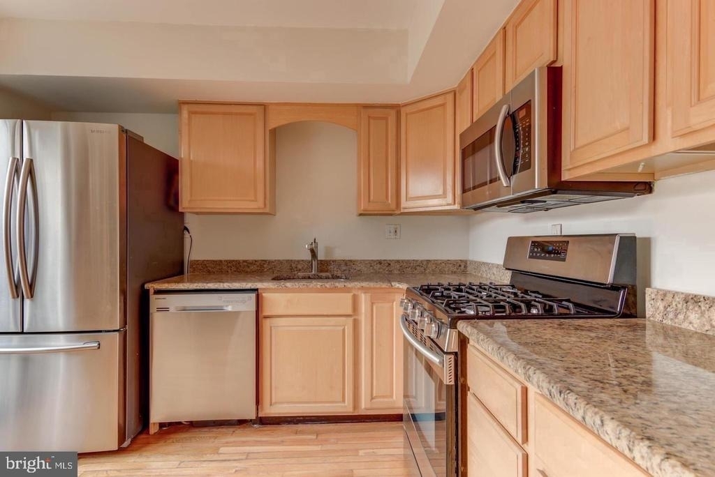 107 Montrose Avenue - Photo 8