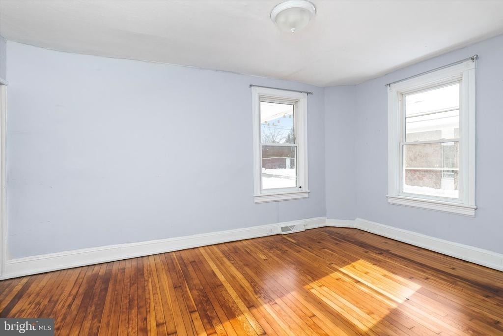 8 S Greenwood Avenue - Photo 3
