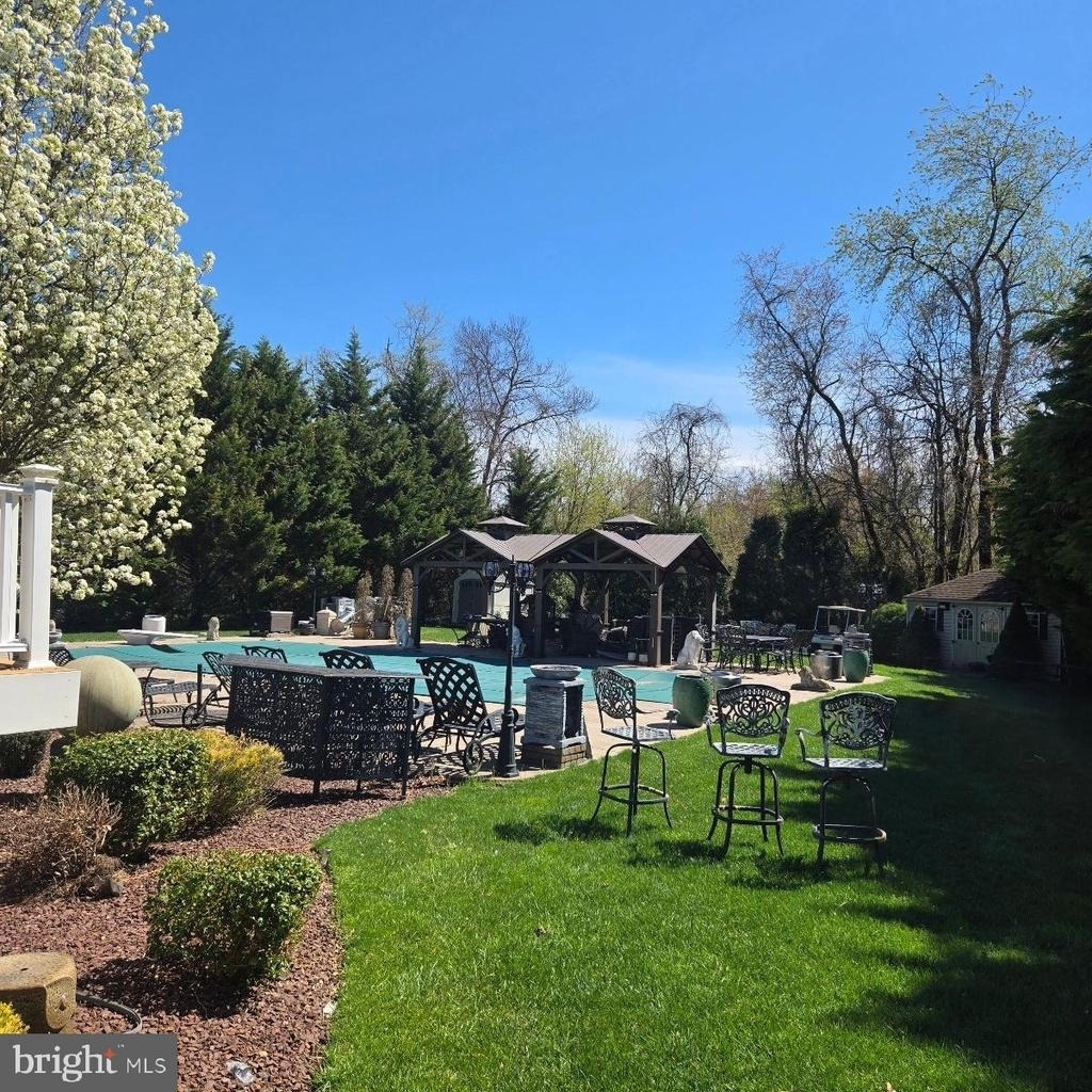3 Hillfield Avenue - Photo 2