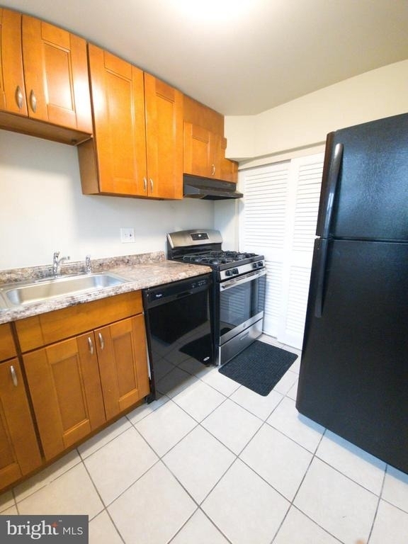 2528 Iverson Street - Photo 1
