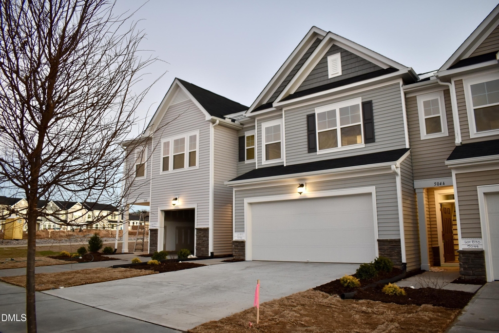 5046 Arkose Drive - Photo 0