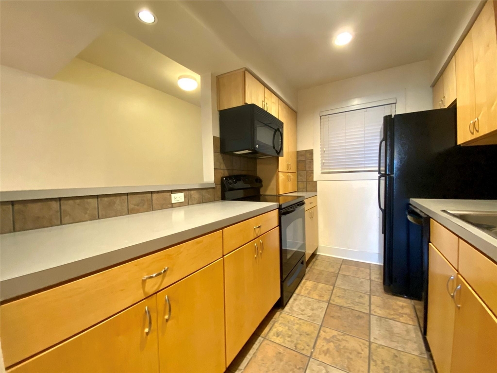 3815 Guadalupe St - Photo 2