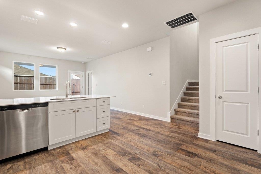 2310 Castillo Dr - Photo 3