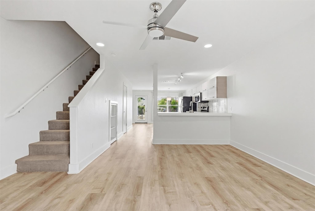 1101 Grove Blvd - Photo 9