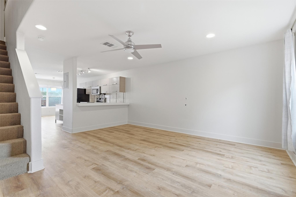 1101 Grove Blvd - Photo 7