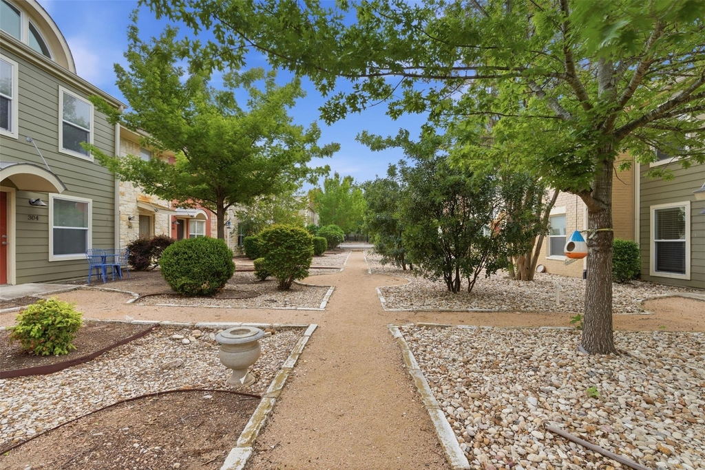 1101 Grove Blvd - Photo 20