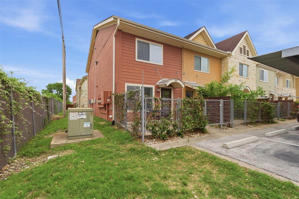 1101 Grove Blvd - Photo 1