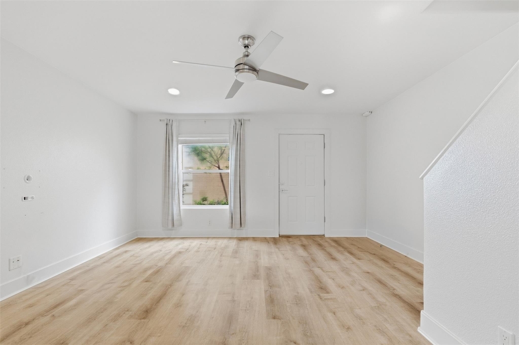 1101 Grove Blvd - Photo 8