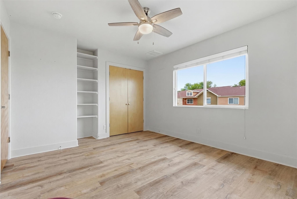 1101 Grove Blvd - Photo 16