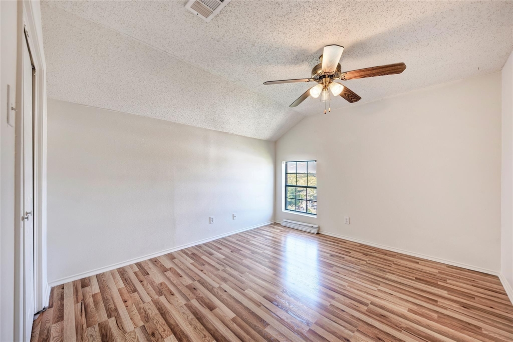 2401 Leon St - Photo 3