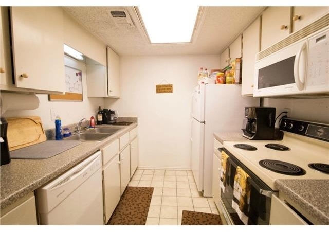 2401 Leon St - Photo 11