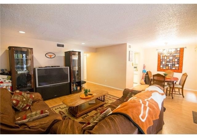 2401 Leon St - Photo 7
