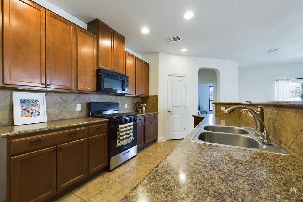 12013 Oaklynn Ct - Photo 12