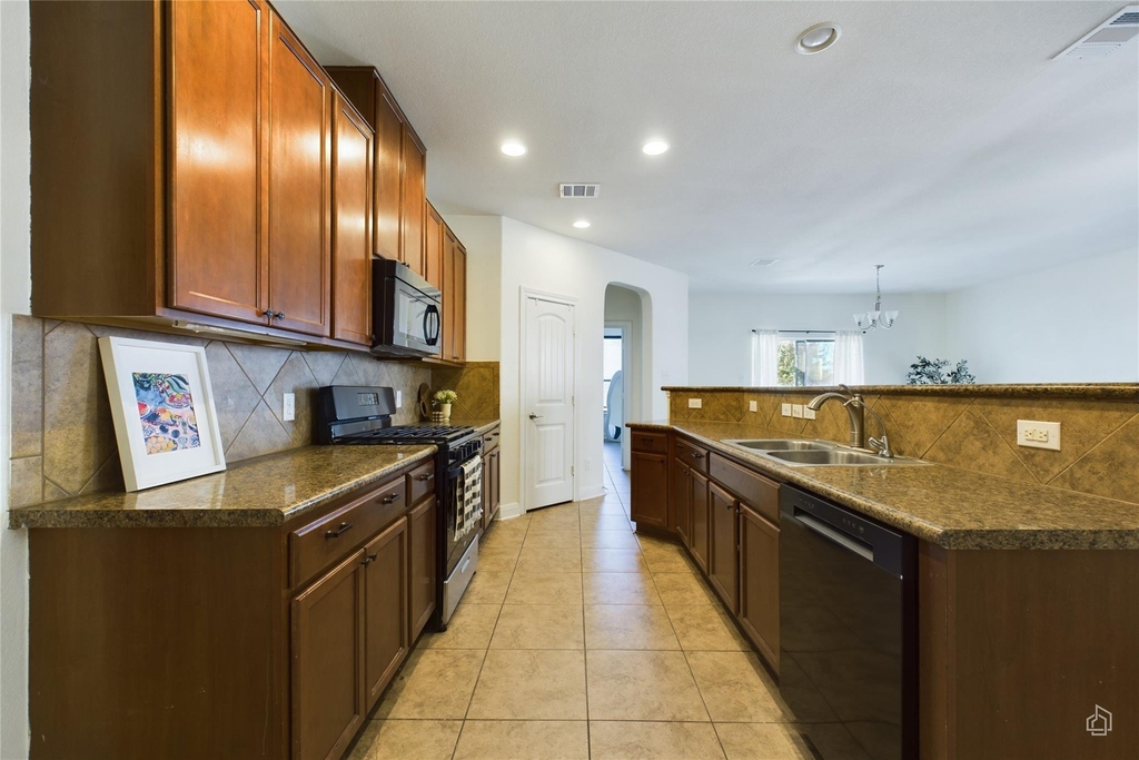 12013 Oaklynn Ct - Photo 11