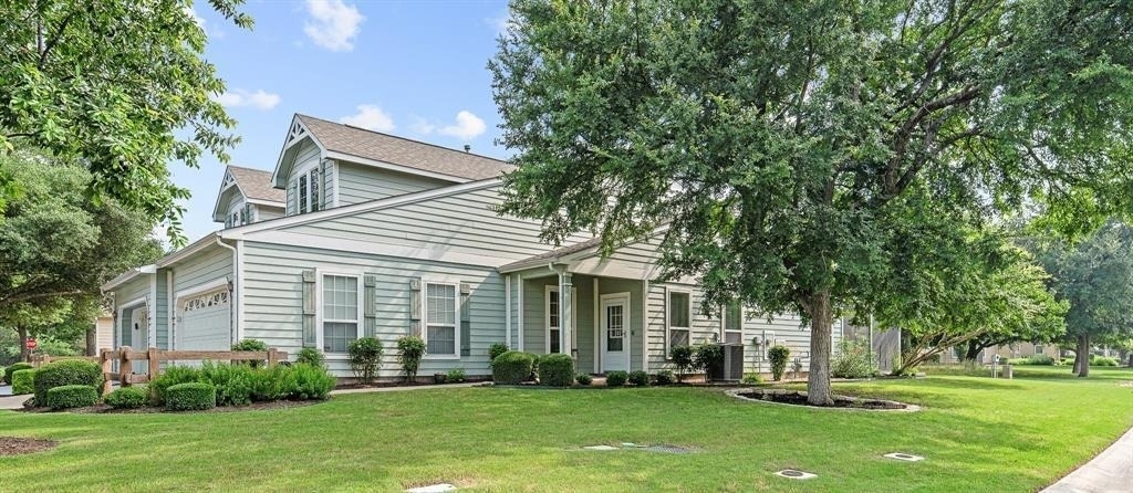 109 Providence St - Photo 2
