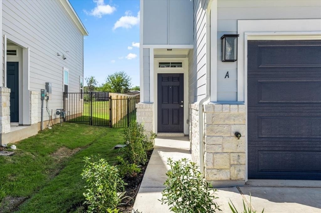 7416 Sparkling Light Dr - Photo 2