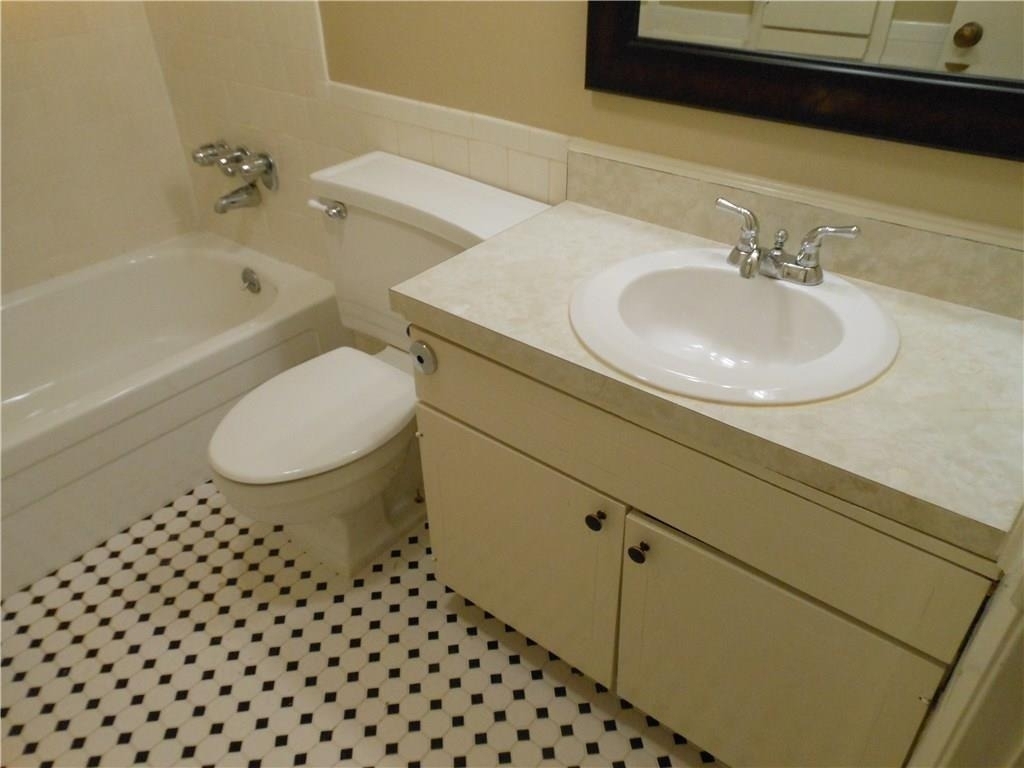 2516 Enfield Rd - Photo 2