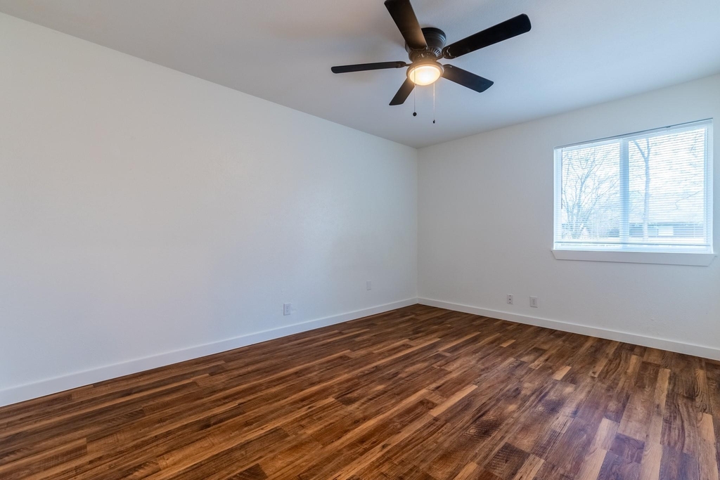 1205 Dobie Dr - Photo 8
