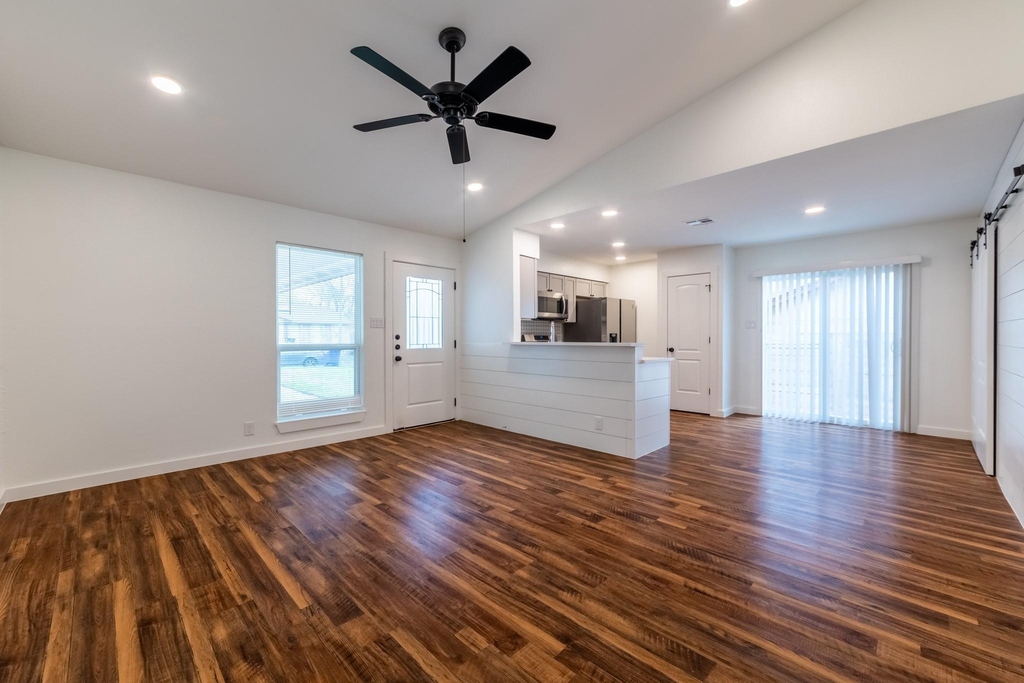 1205 Dobie Dr - Photo 2