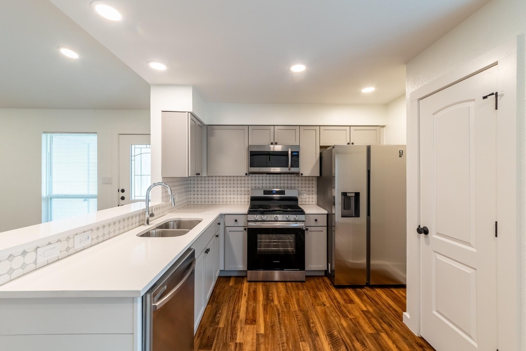 1205 Dobie Dr - Photo 1