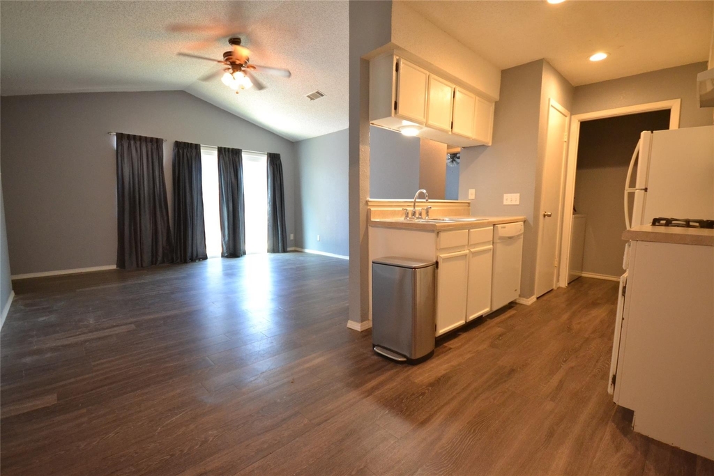 16114 Windermere Dr - Photo 4