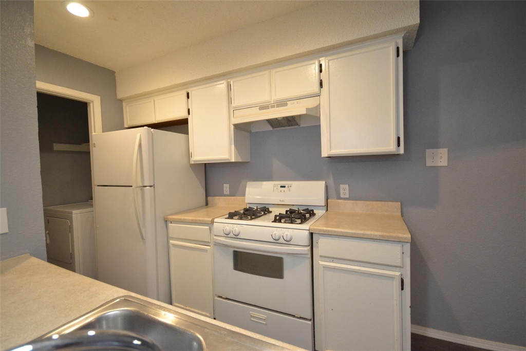 16114 Windermere Dr - Photo 6