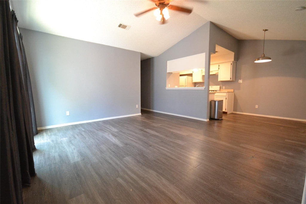 16114 Windermere Dr - Photo 1