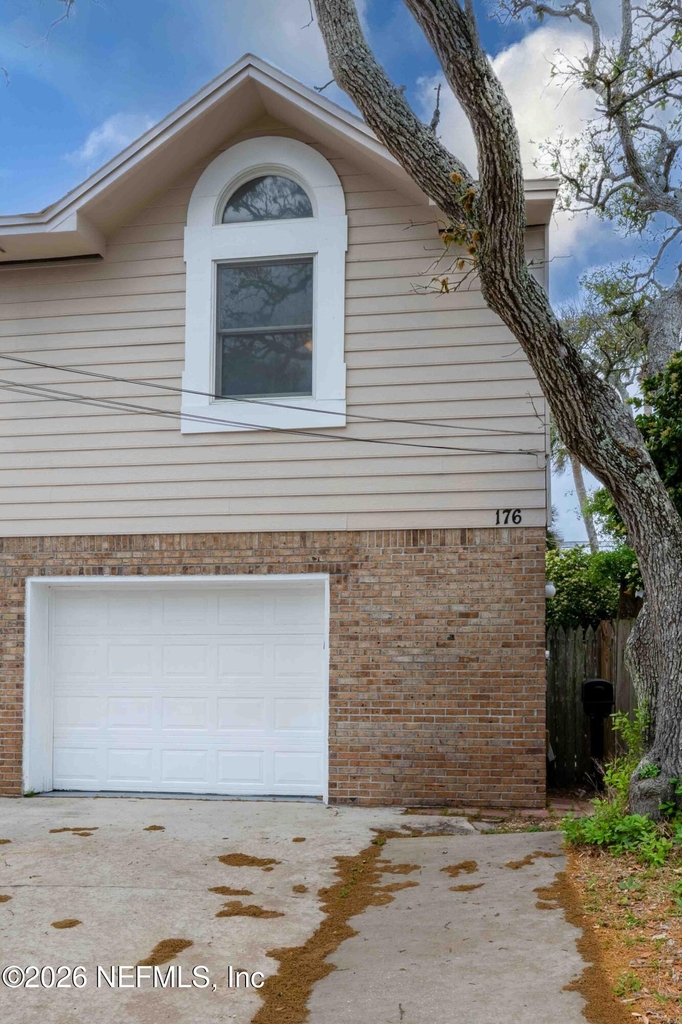 176 E East Coast Drive - Photo 0