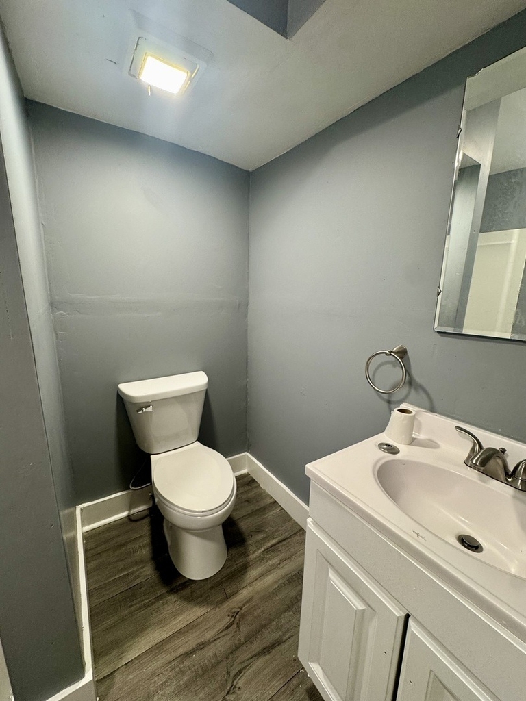 616 E 6th Street - Photo 9