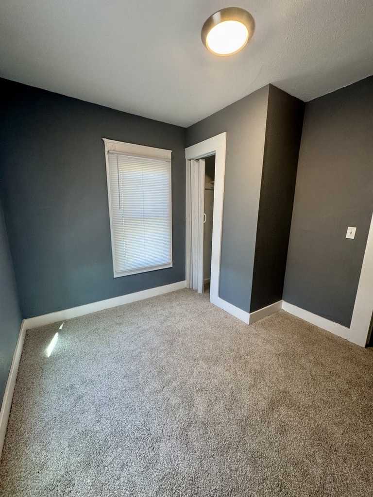 616 E 6th Street - Photo 7