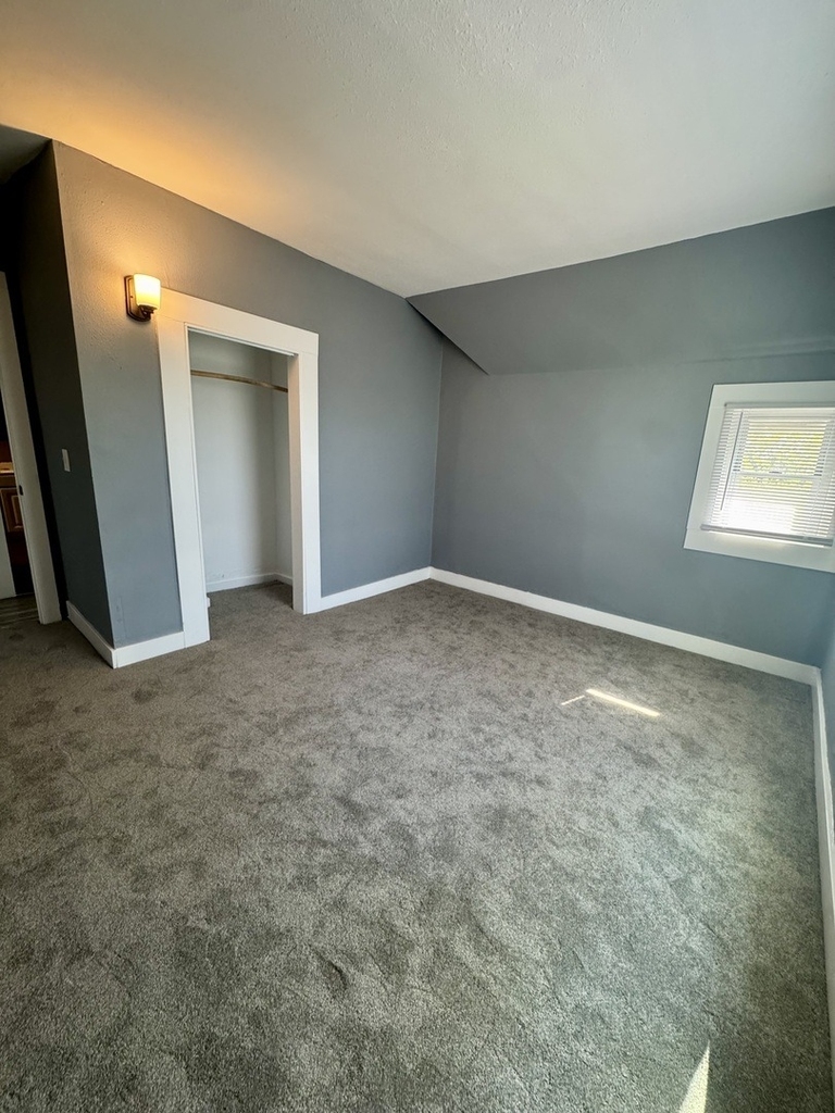 616 E 6th Street - Photo 11