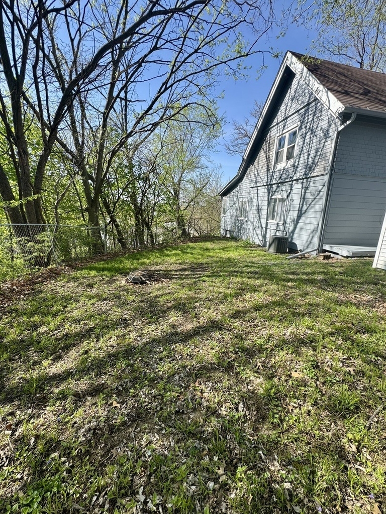 616 E 6th Street - Photo 14