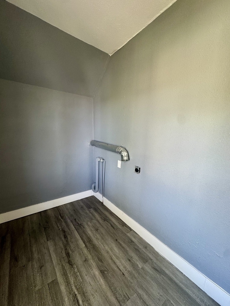 616 E 6th Street - Photo 6