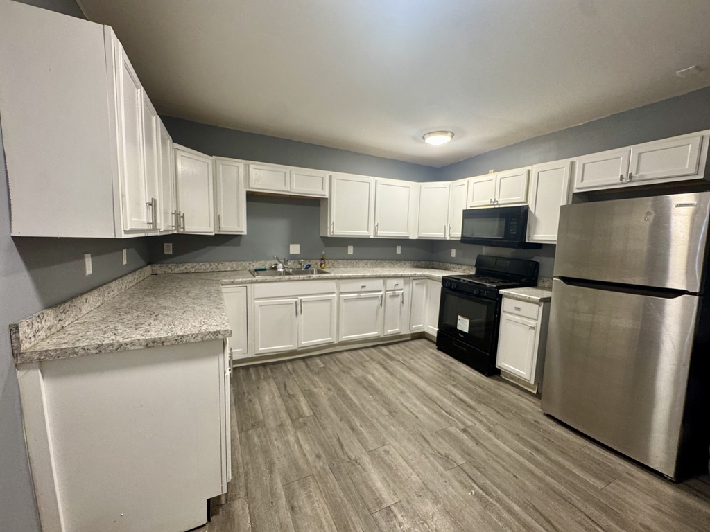 616 E 6th Street - Photo 1