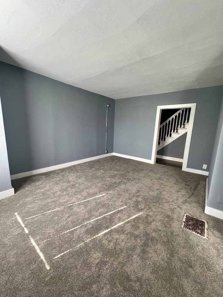 616 E 6th Street - Photo 2