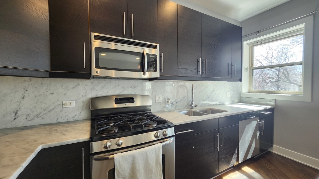 3900 W Cornelia Avenue - Photo 10