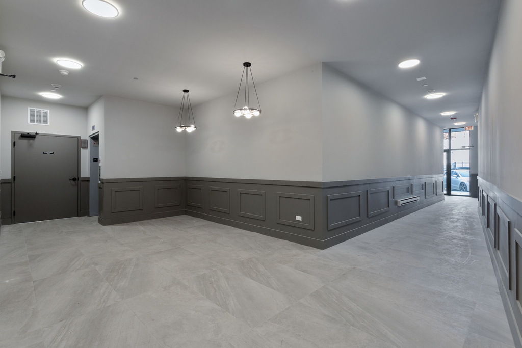 2505 W Farragut Avenue - Photo 1