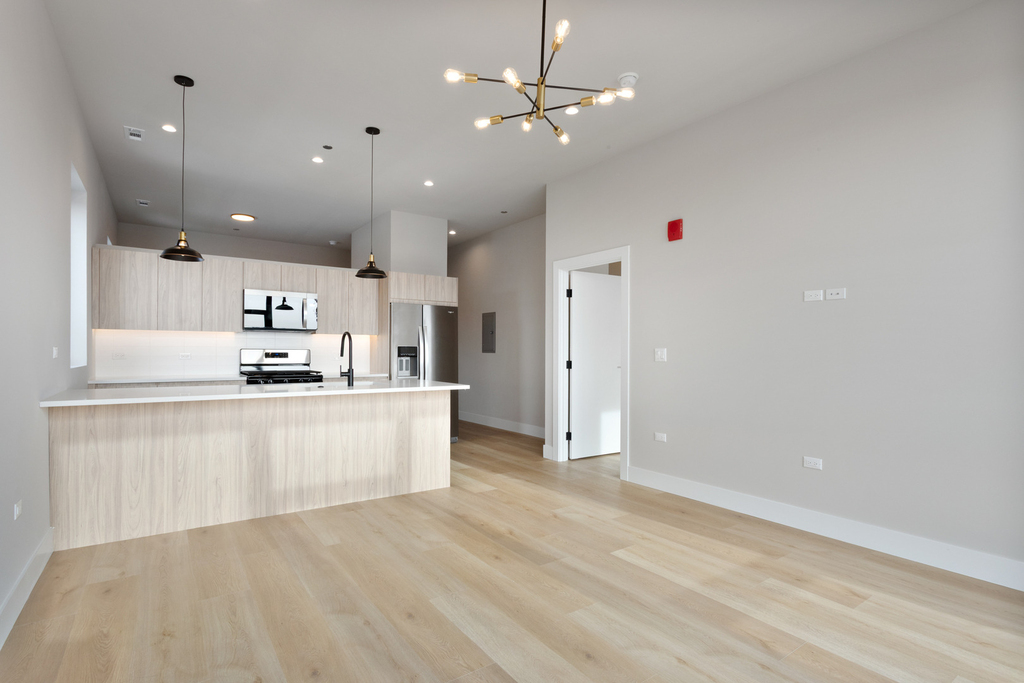2505 W Farragut Avenue - Photo 13