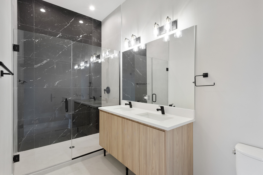 2505 W Farragut Avenue - Photo 14