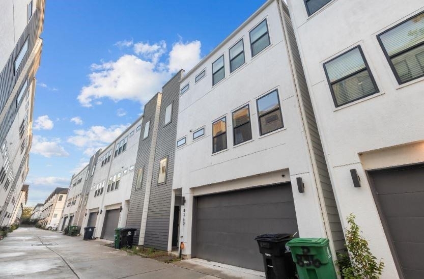 836 Fisher Street - Photo 1