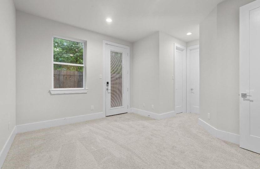 836 Fisher Street - Photo 3