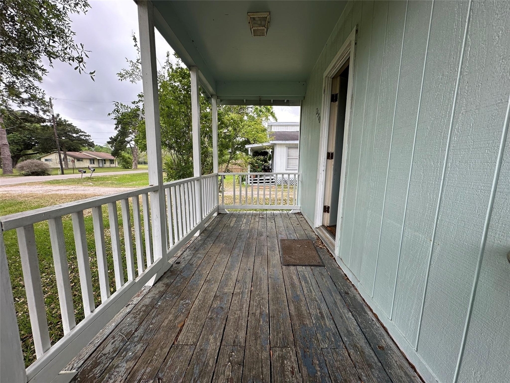2570 Stadium Drive - Photo 3