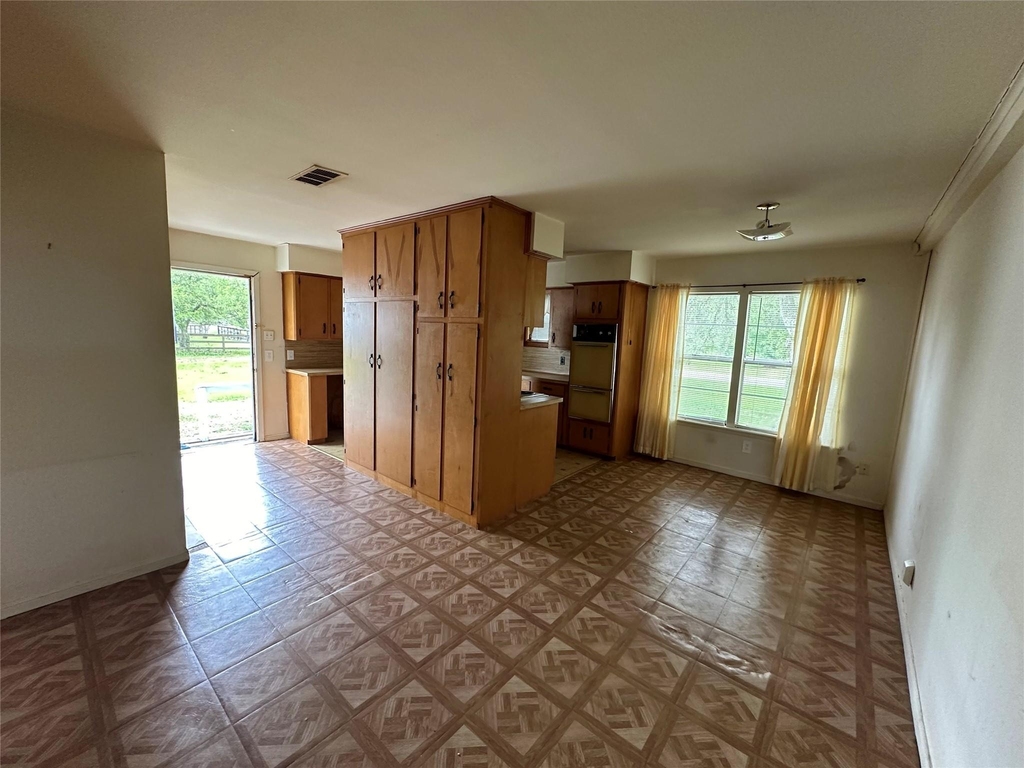 2570 Stadium Drive - Photo 7