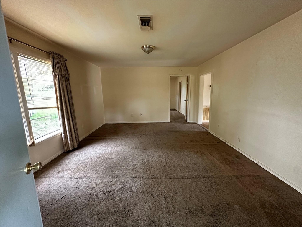 2570 Stadium Drive - Photo 4