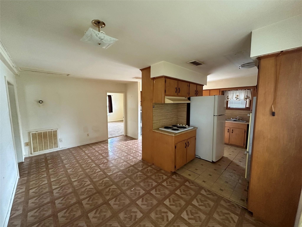 2570 Stadium Drive - Photo 8